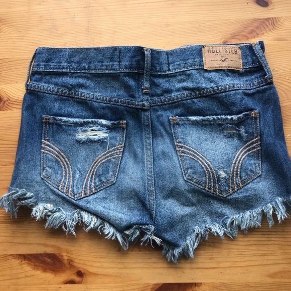 Hollister Pants - High-waisted denim shorts